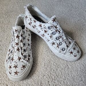 Blowfish Malibu Play City Kity Wonder Star Canvas Slip-On Pre-Distressed Sneaker